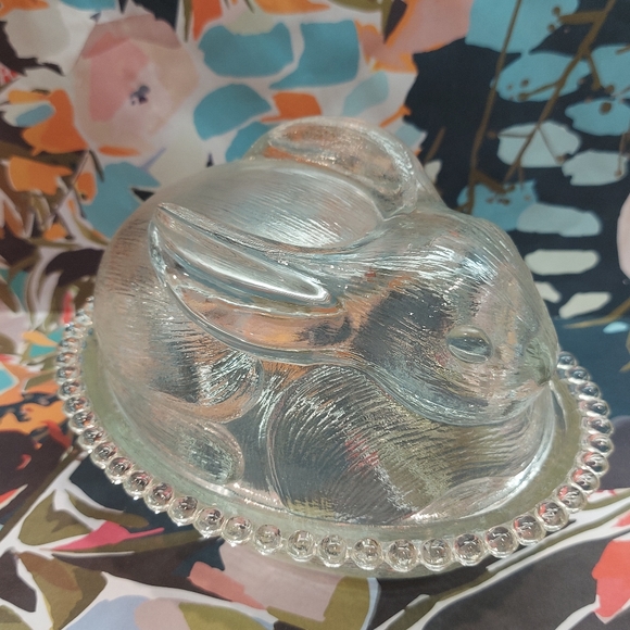 Two Large Clear Glass Bunny Rabbit on a Nest Basket Spring Easter Decor Vintage - Picture 5 of 5